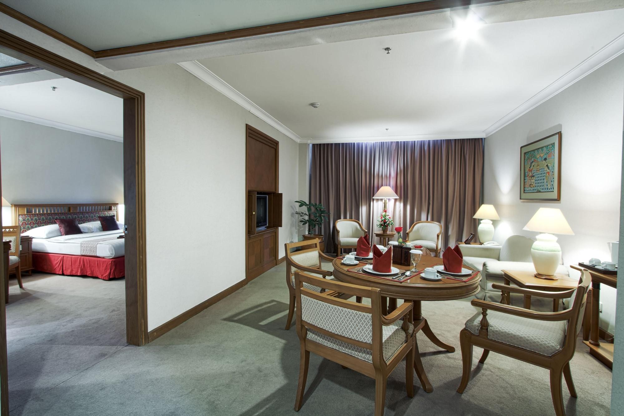 Hotel Sahid Jaya Solo Esterno foto