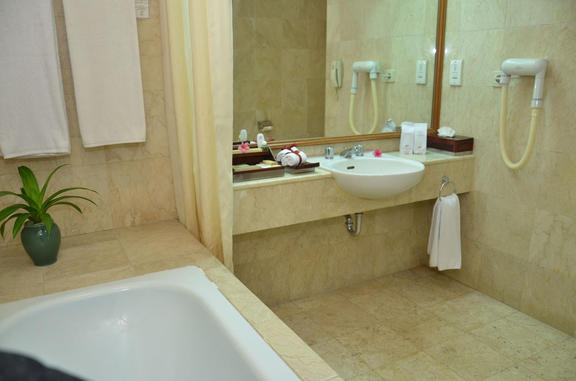 Hotel Sahid Jaya Solo Esterno foto