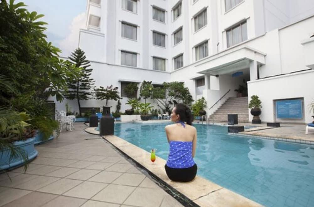 Hotel Sahid Jaya Solo Esterno foto