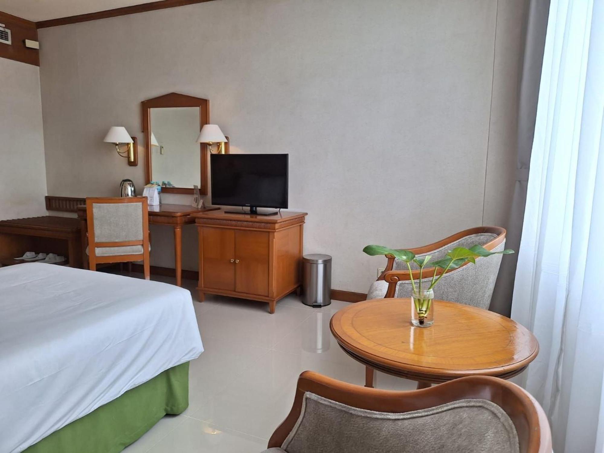 Hotel Sahid Jaya Solo Esterno foto