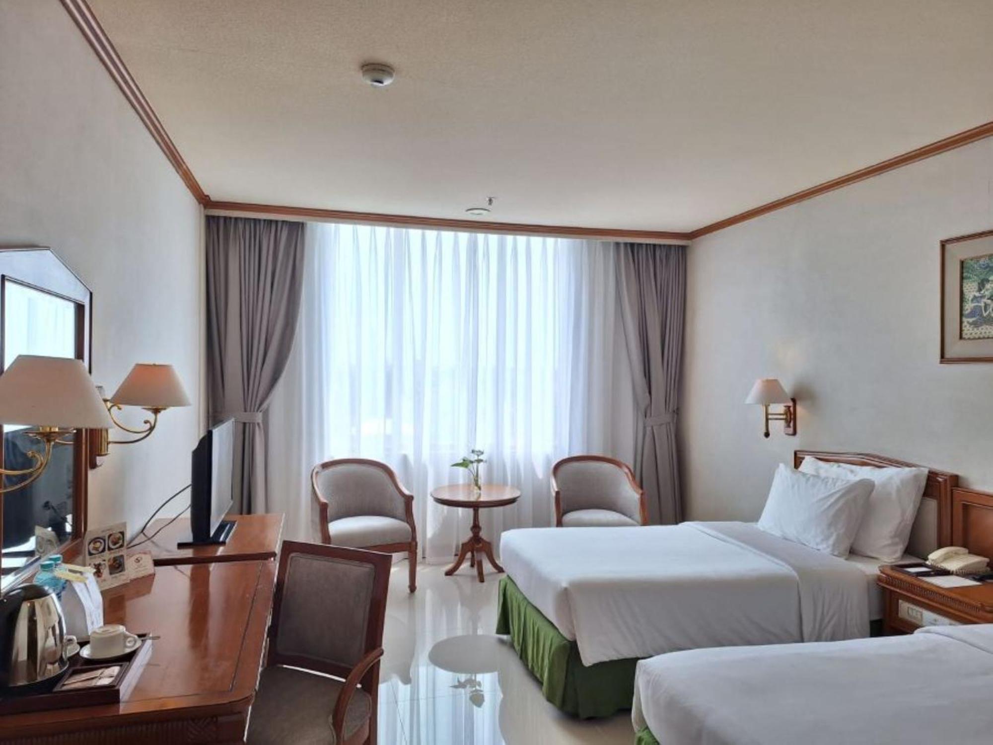 Hotel Sahid Jaya Solo Esterno foto