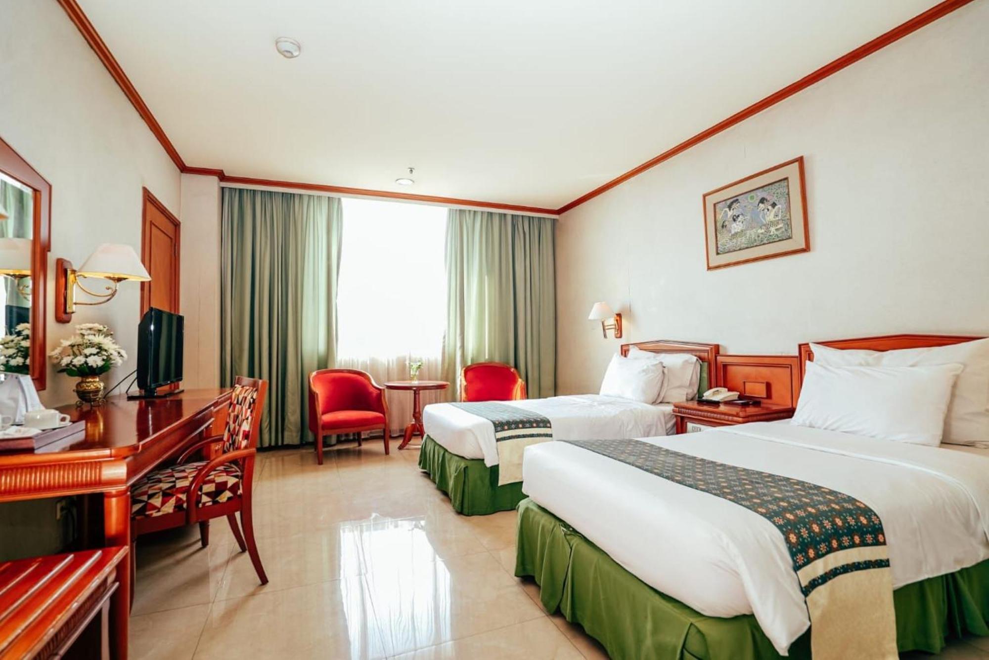 Hotel Sahid Jaya Solo Esterno foto