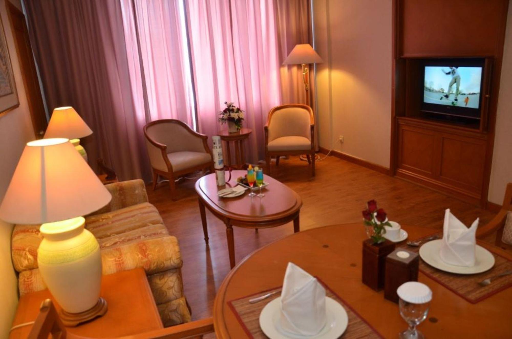 Hotel Sahid Jaya Solo Esterno foto
