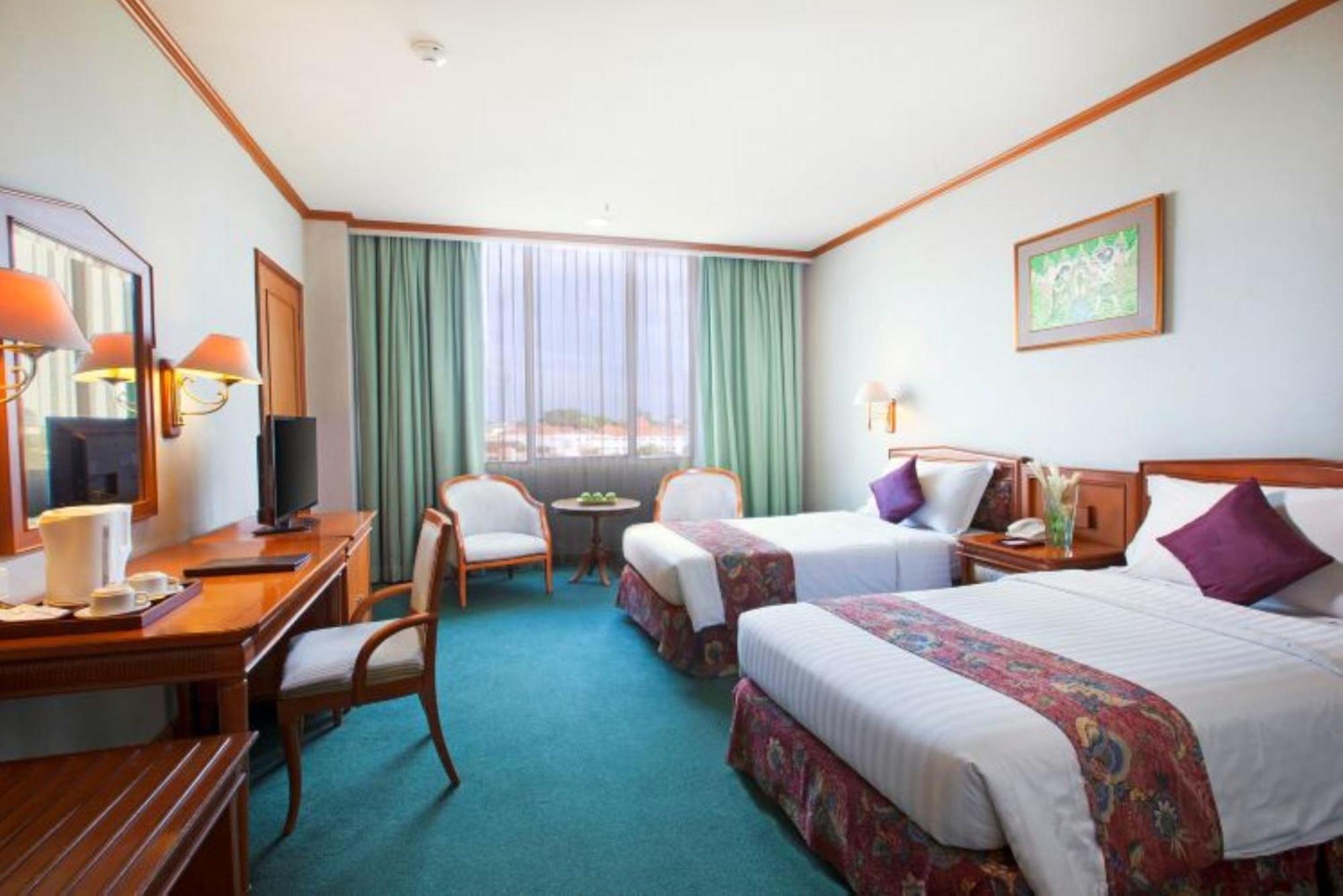 Hotel Sahid Jaya Solo Esterno foto