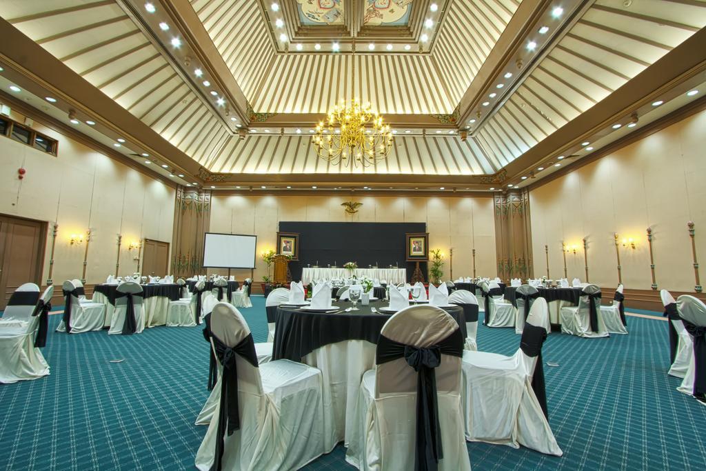 Hotel Sahid Jaya Solo Esterno foto