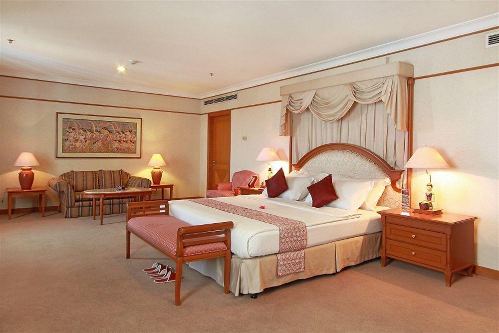 Hotel Sahid Jaya Solo Esterno foto
