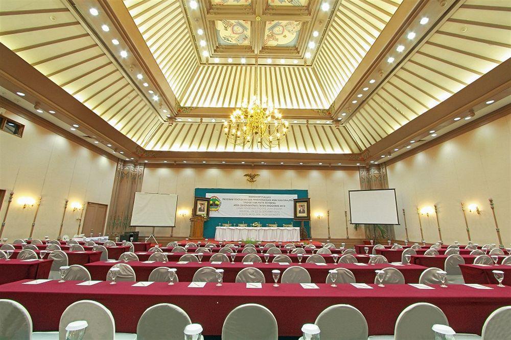 Hotel Sahid Jaya Solo Esterno foto