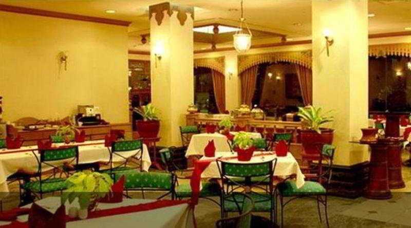 Hotel Sahid Jaya Solo Esterno foto