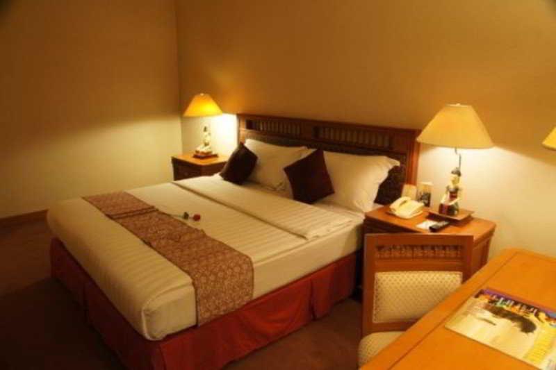 Hotel Sahid Jaya Solo Esterno foto