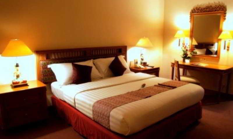 Hotel Sahid Jaya Solo Esterno foto