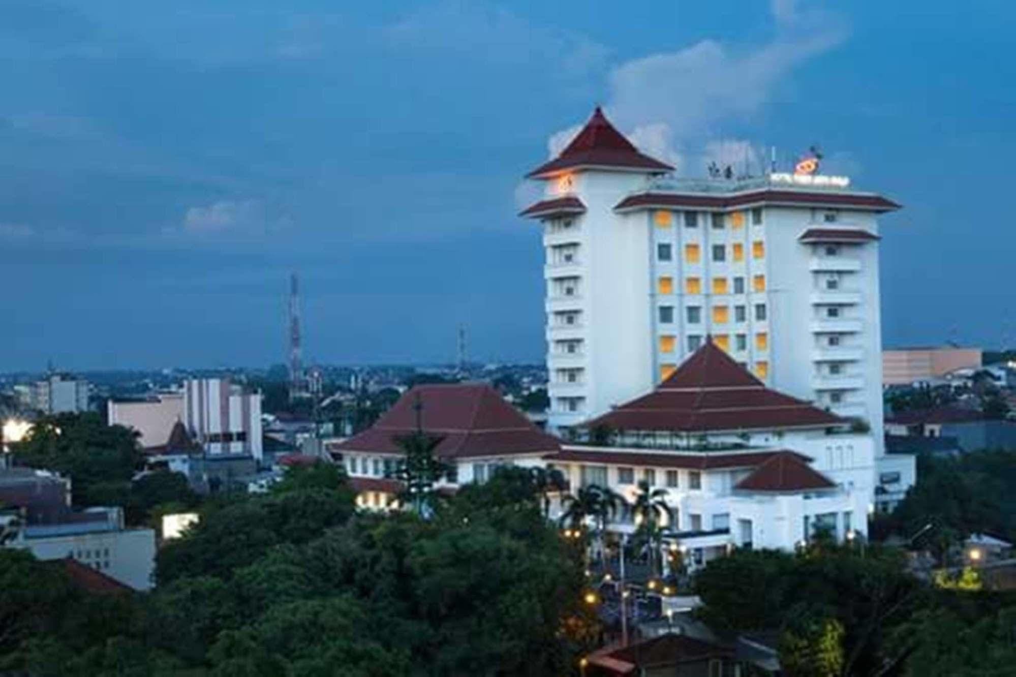 Hotel Sahid Jaya Solo Esterno foto