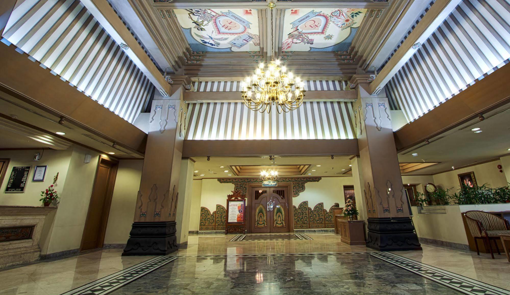 Hotel Sahid Jaya Solo Esterno foto