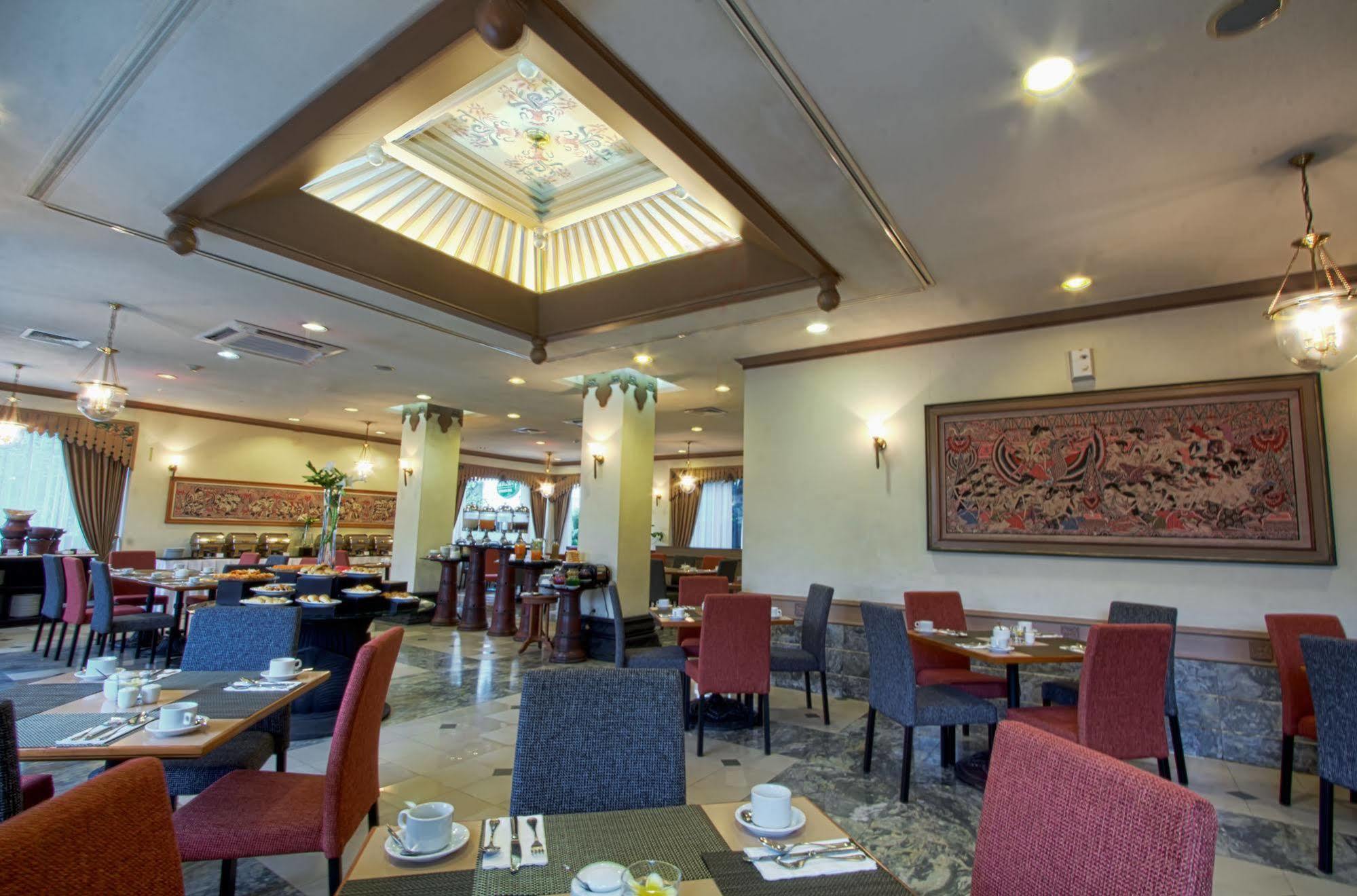 Hotel Sahid Jaya Solo Esterno foto