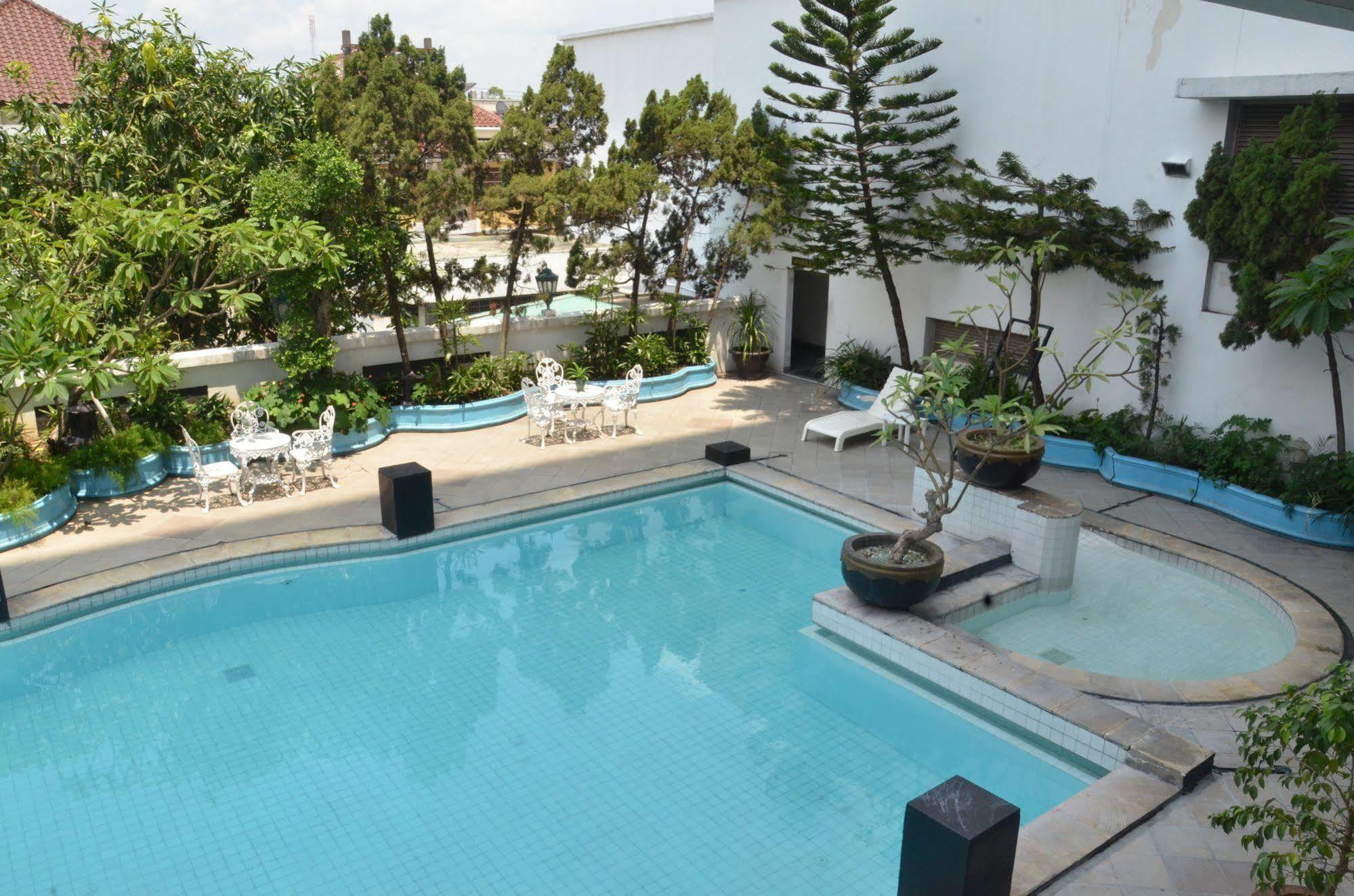 Hotel Sahid Jaya Solo Esterno foto